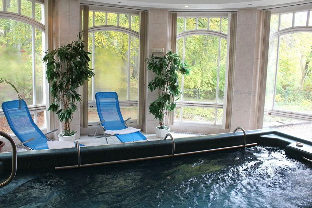 Schwimmbad im Hotel Westend